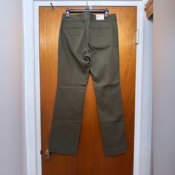 Olive green banana republic dress pant, size 6 reg - Picture 2 of 4
